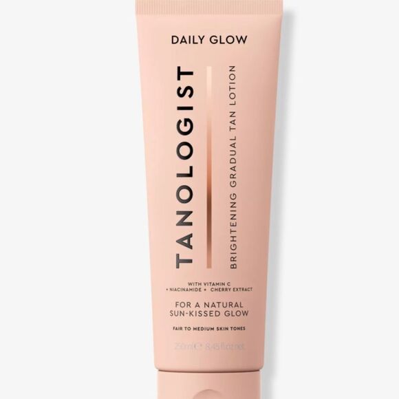 Tanologist Daily Glow Brightening Gradual Tan Lotion - Picture 4 of 8